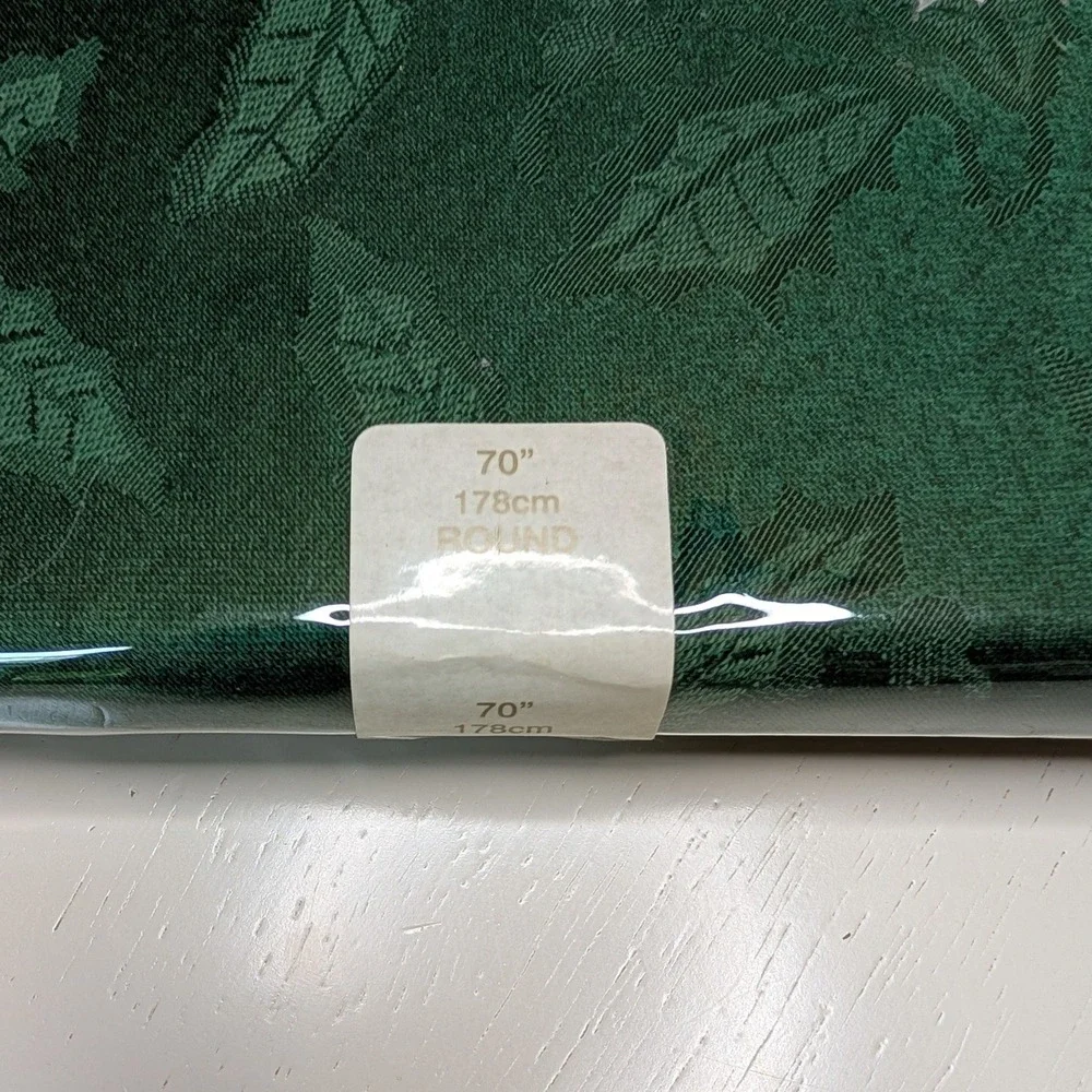 Lenox Tablecloth 70 Inch Round Green‎ Holly Damask Christmas Holiday Jacquard